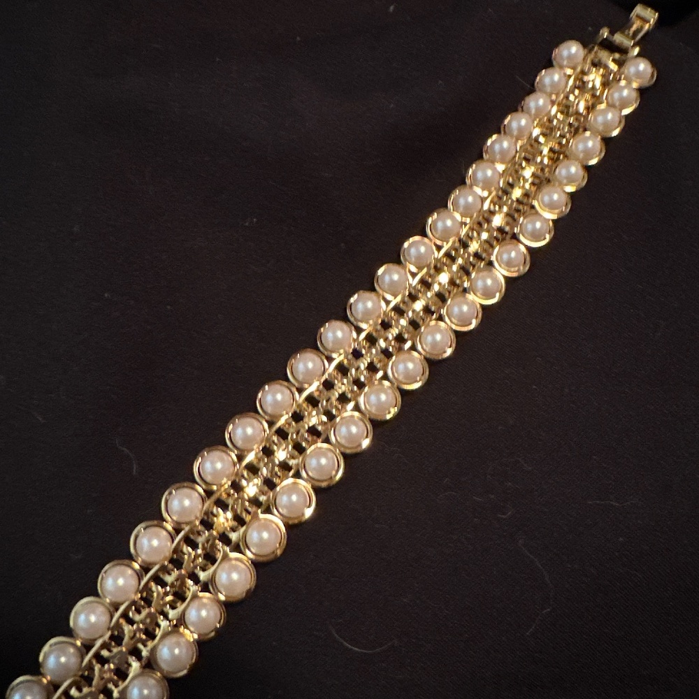 Avon* Lustrous Links Bracelet